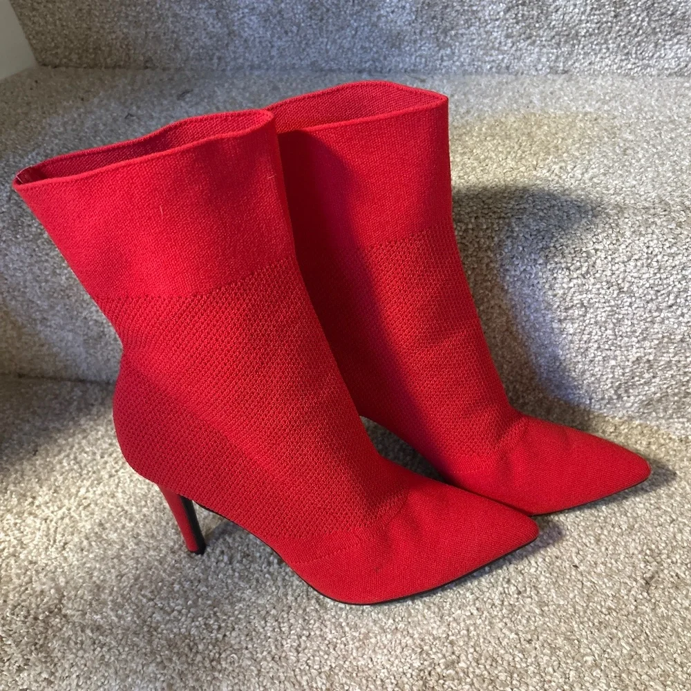 Red on the Runway! - Picture 1 of 3